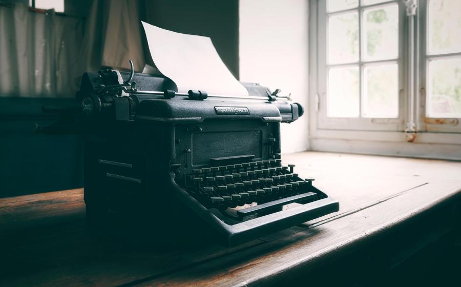 Starý psací stroj, zdroj obrázku Pixabay.com