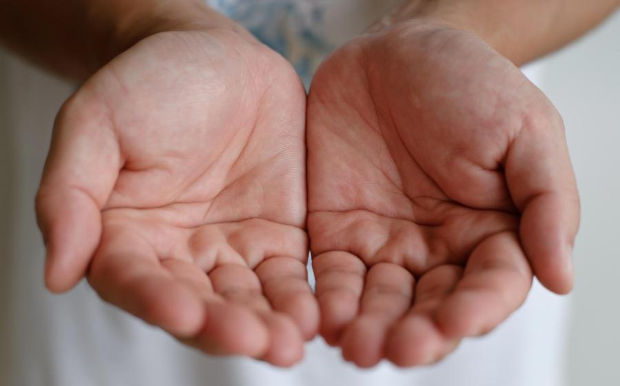 Foto ruce, dlaně, zdroj obrázku Pixabay.com