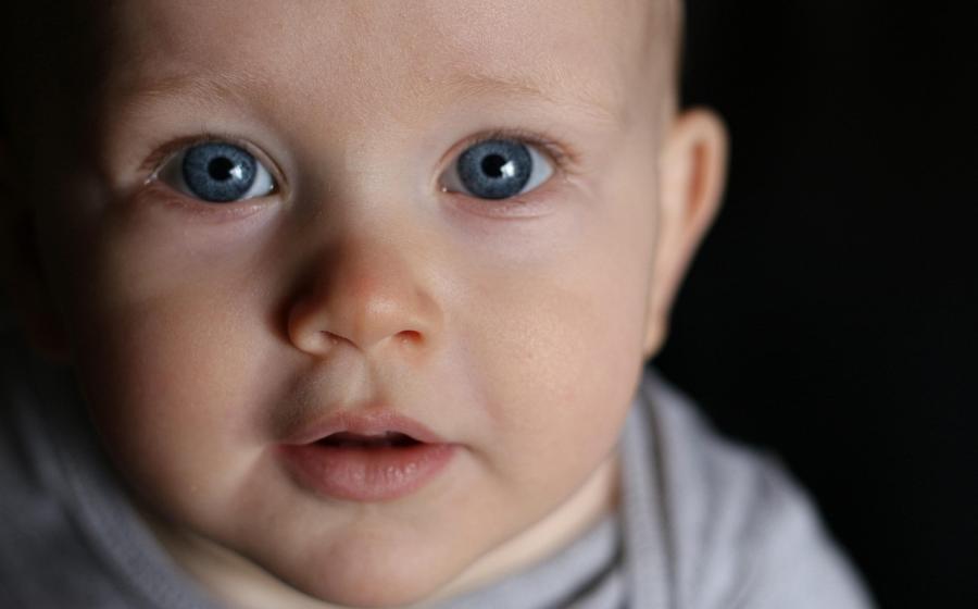 Kojenec, autor obrázku 3rdeyedezine0, zdroj Pixabay.com