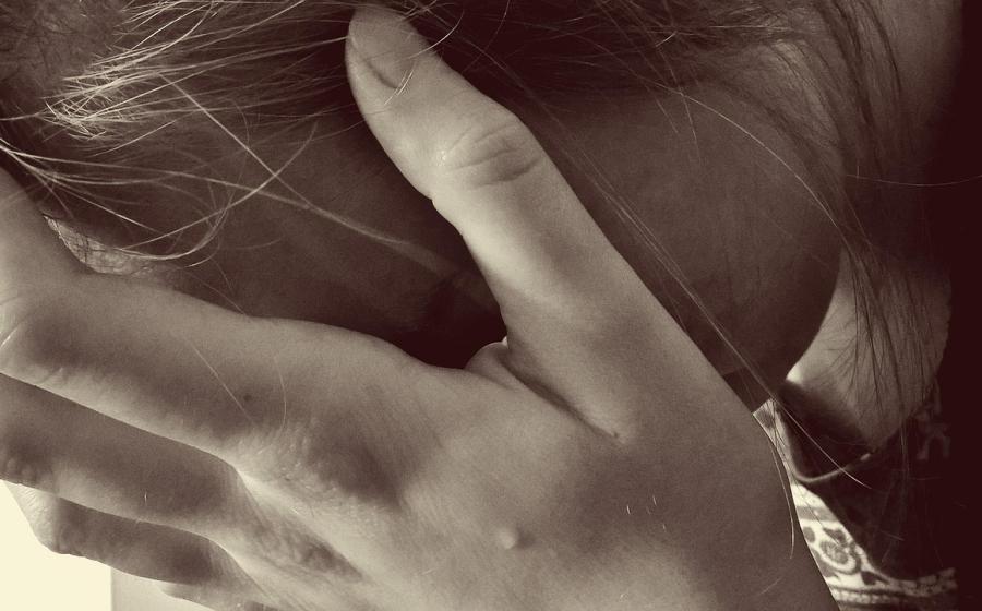 Žena v depresi, autor obrázku Ulrike Mai, zdroj Pixabay.com