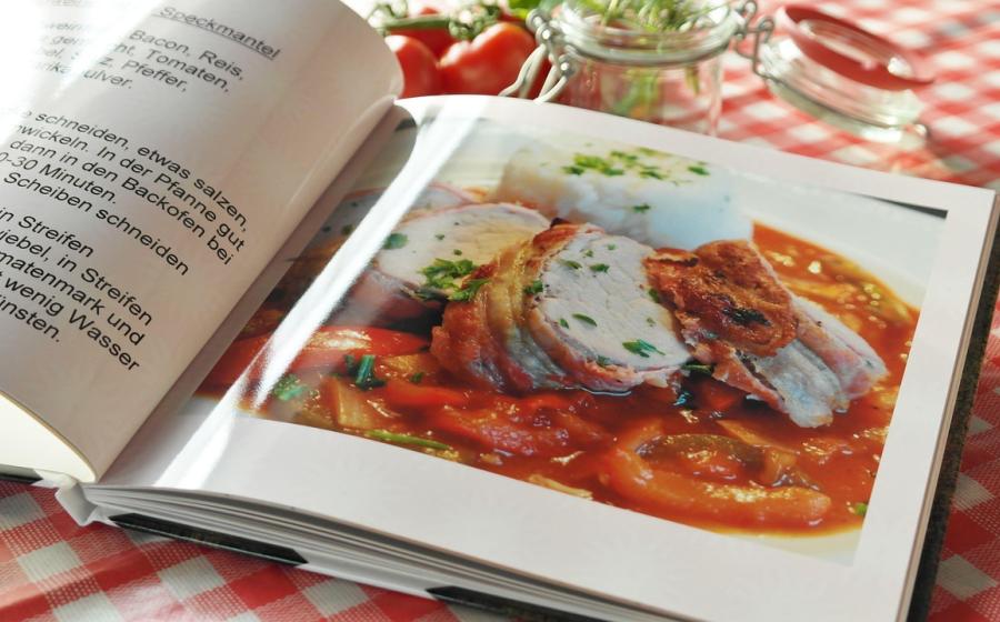 Kuchařská kniha, autor obrázku -Rita-👩‍🍳 und 📷 mit ❤, zdroj Pixabay.com