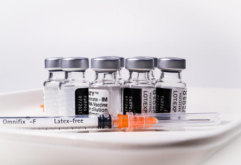 Vakcíny, autor obrázku Jan Felix Christiansen, zdroj Pixabay.com