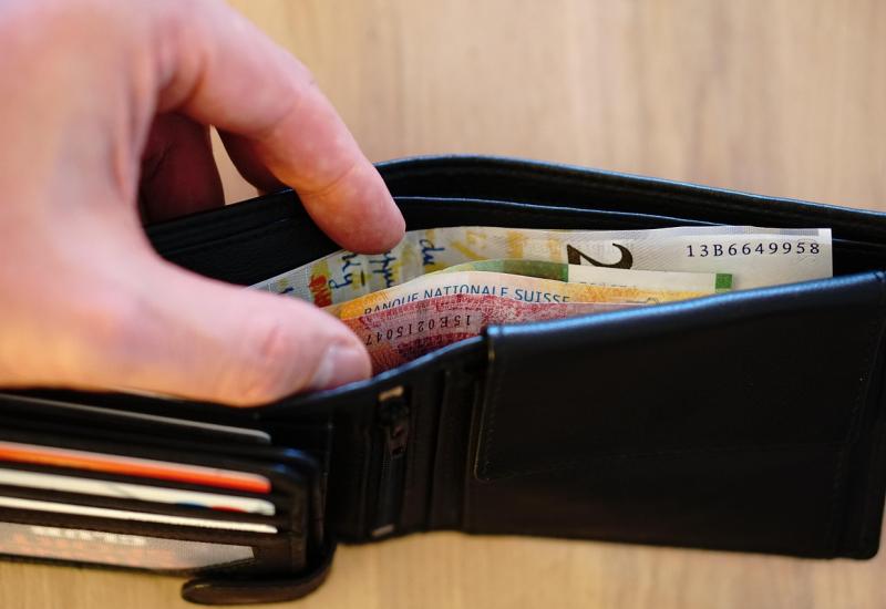 Peněženka, autor obrázku Roy Buri, zdroj Pixabay.com