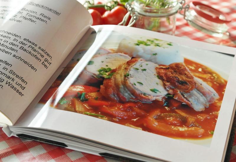 Kuchařská kniha, autor obrázku -Rita-👩‍🍳 und 📷 mit ❤, zdroj Pixabay.com