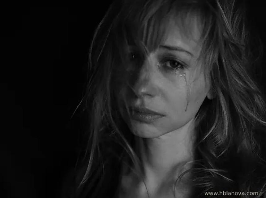 Mladá žena v depresi, zdroj obrázku Pixabay.com