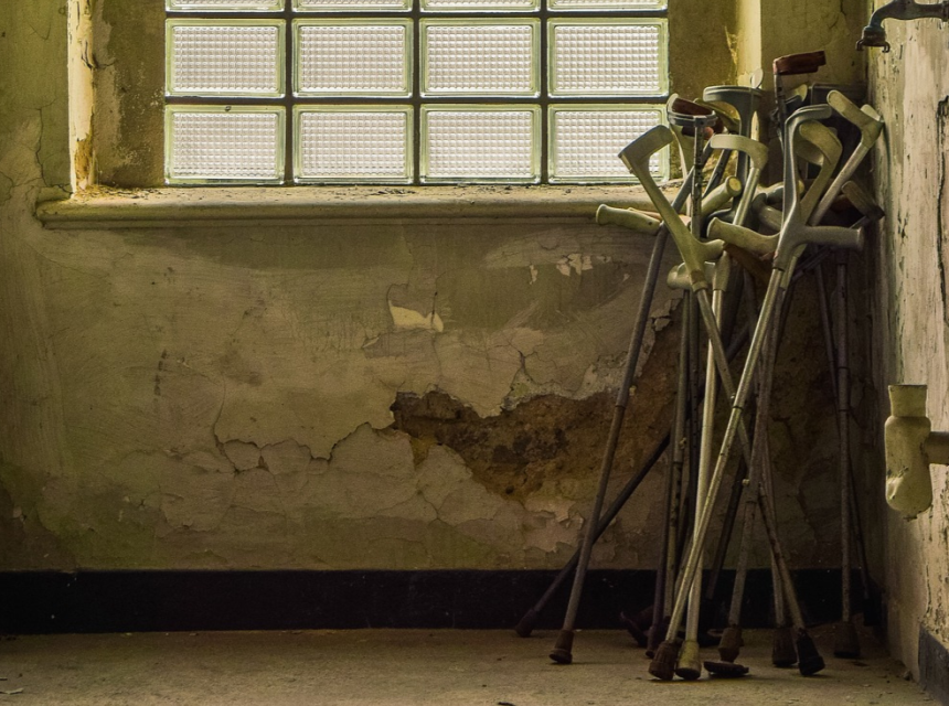 Staré berle v koutě, zdroj obrázku Pixabay.com