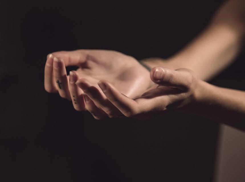 Ženské ruce, zdroj obrázku Pixabay.com