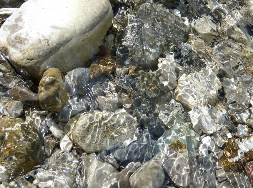 Voda v horském potoce, zdroj obrázku Pixabay.com