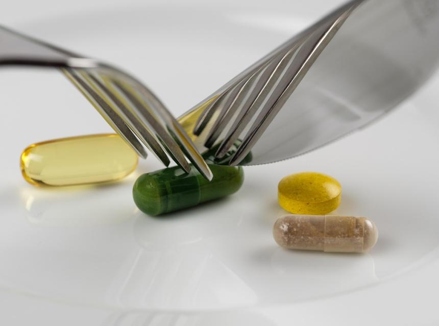 Tablety na talíři, zdroj obrázku Pixabay.com