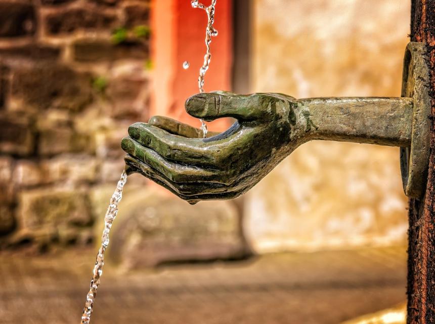 Voda, autor obrázku Peter H., zdroj Pixabay.com