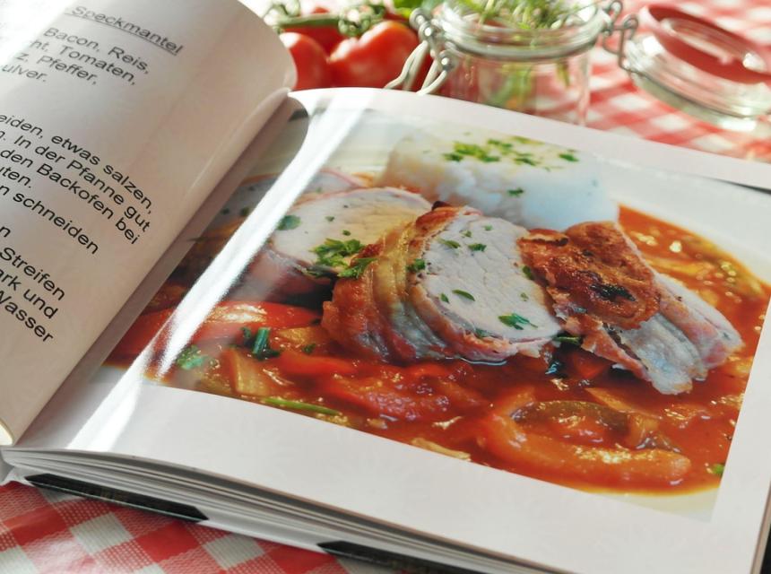 Kuchařská kniha, autor obrázku -Rita-👩‍🍳 und 📷 mit ❤, zdroj Pixabay.com